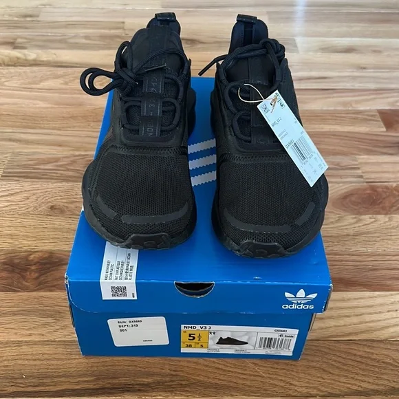 NIB Adidas NMD V3 - Picture 3 of 13